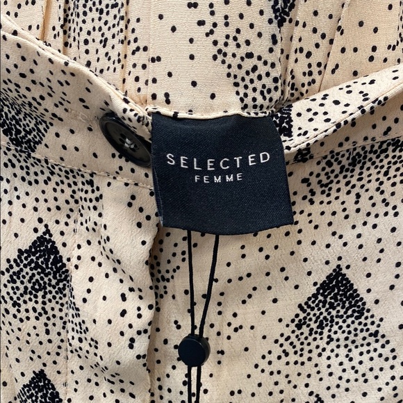 Selected Femme lightweight peach and Black Patterned Pants - Picture 2 of 7